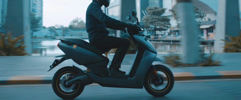 In malattia per un infortunio al braccio, ma va al mare in scooter. Il licenziamento è legittimo?